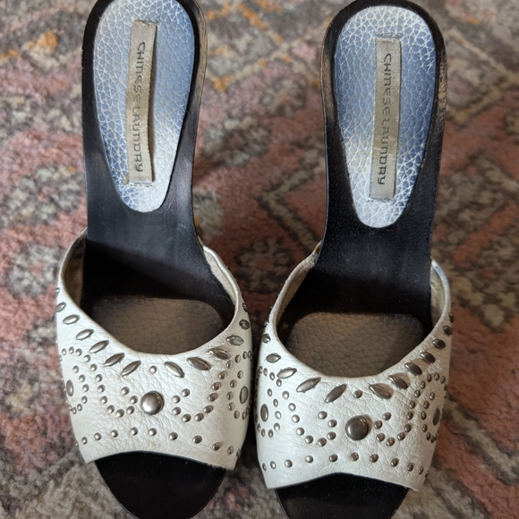 Chinese Laundry Studded Cream and Black Heels - Picture 4 of 8